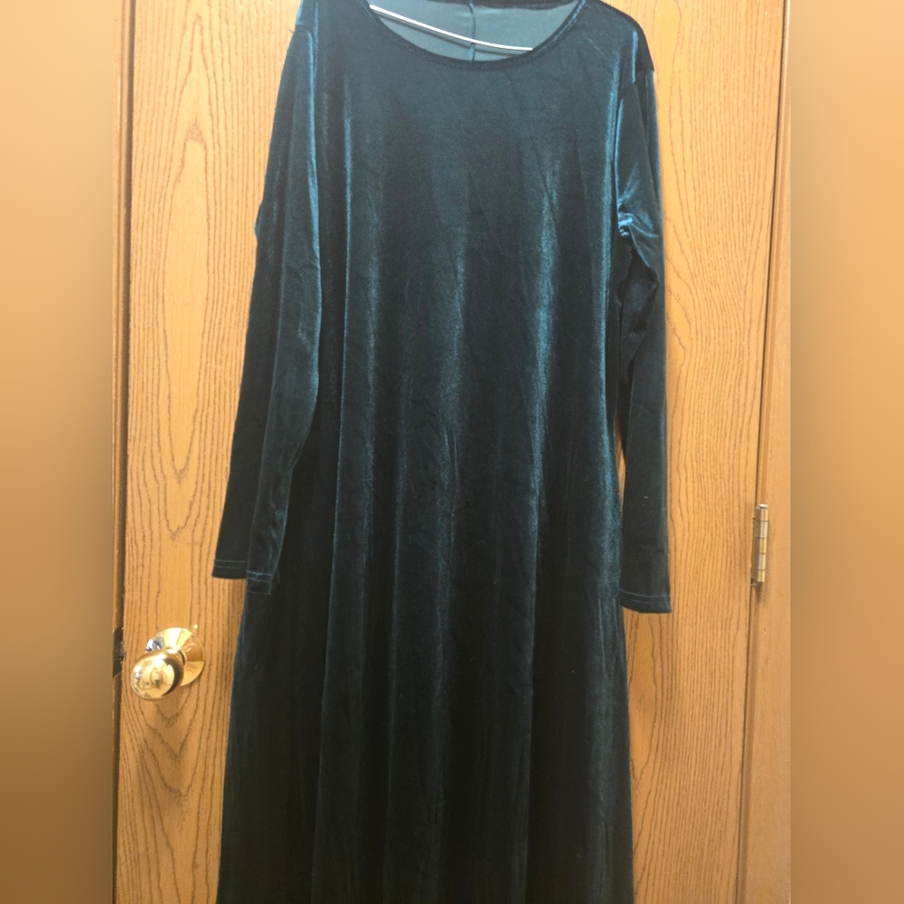 NWOT Women's Elegant Velvet Dress - Green Long Sleeve Fitted Top & Flowy 1x - Picture 5 of 13